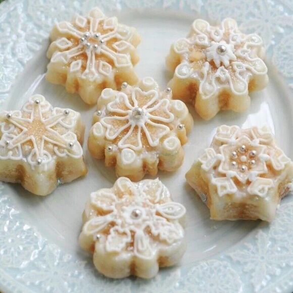 Williams Sonoma Nordicware Snowflake Cakelet Pan NEW 6 Mini Cakes Frozen Cupcake - Picture 2 of 14